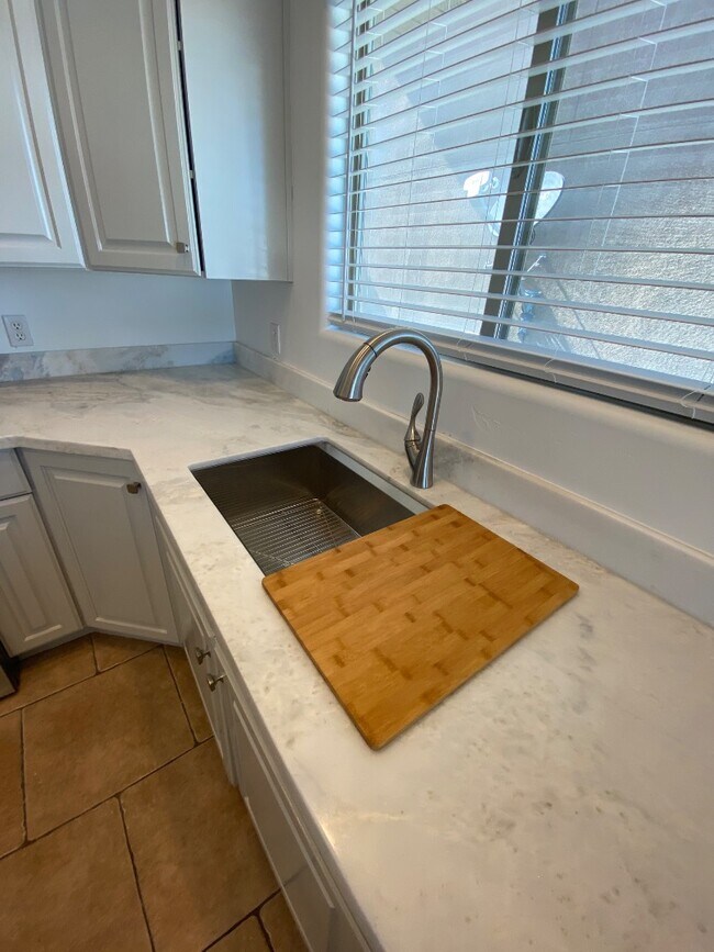 Building Photo - 13123 Pioneer Park Dr