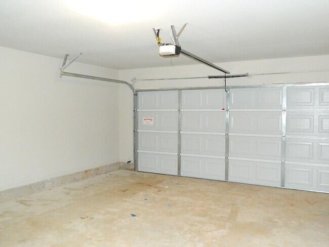 Building Photo - 206 St Charles Way
