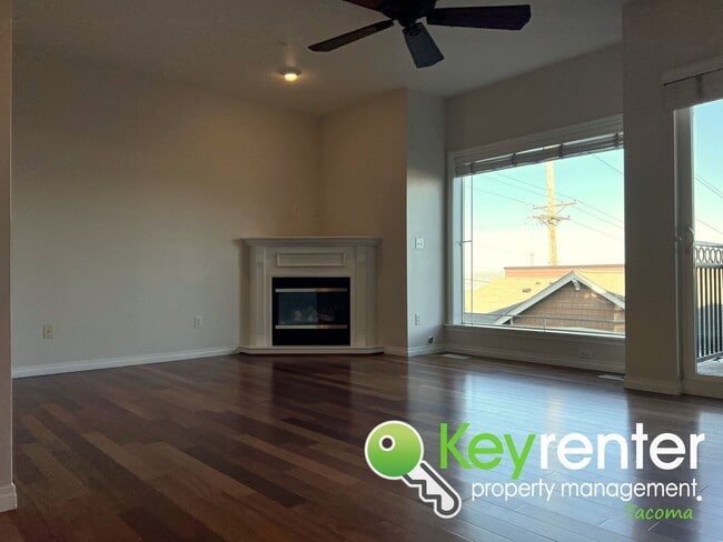 Building Photo - Luxury View Home in Gas Lamp Terrace, near...