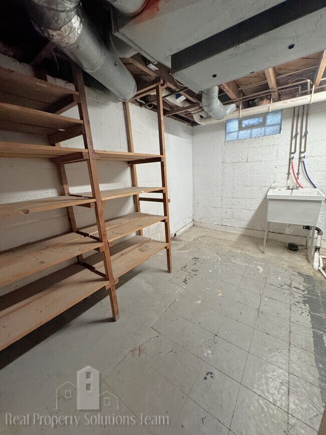 Building Photo - Two Story Home in Upper Arlington with att...