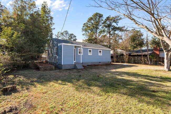 Building Photo - Three bedroom home for rent