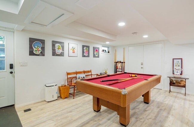 Building Photo - 49 Wooded Oak Ln