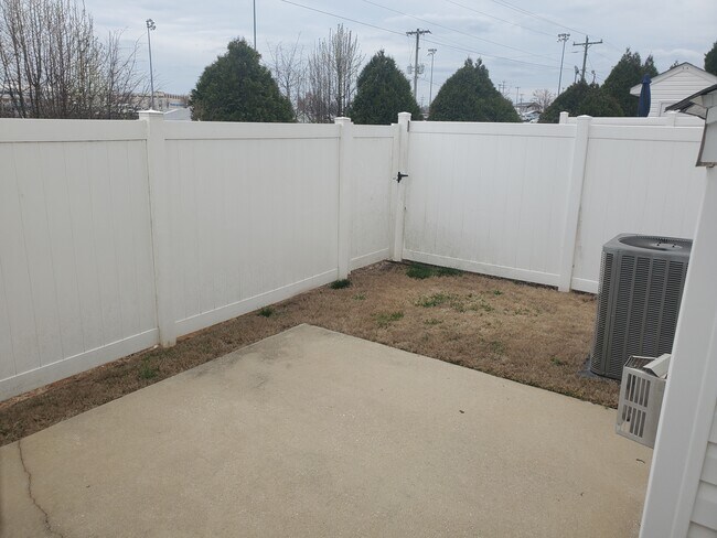 Private, fenced patio outdoor space. - 42 Gr-Pd-51