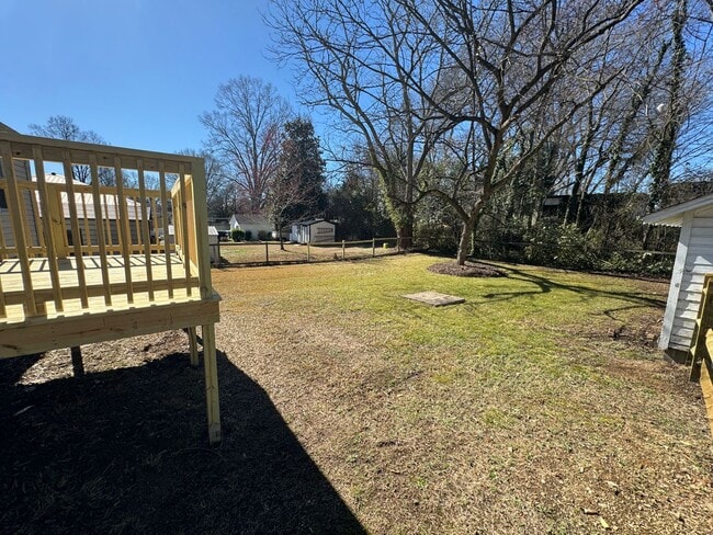Building Photo - 2Bd/1Ba Fully Renovated 2024 House with Fe...
