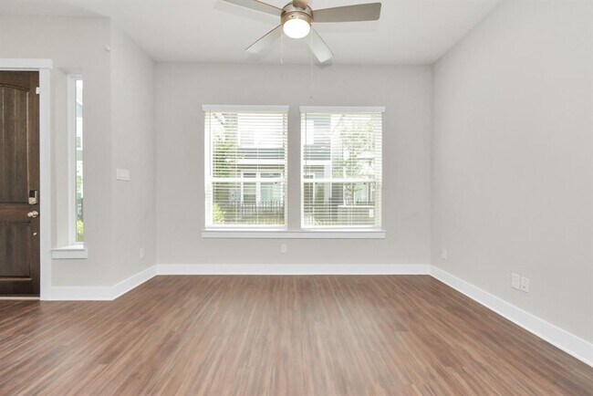 Building Photo - 716 Strawberry Pines Ct