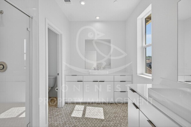 Building Photo - **move in 5/1 $500 off first months rent** Desirable Twelve Bridges Home | 4 bed 3.5 bath