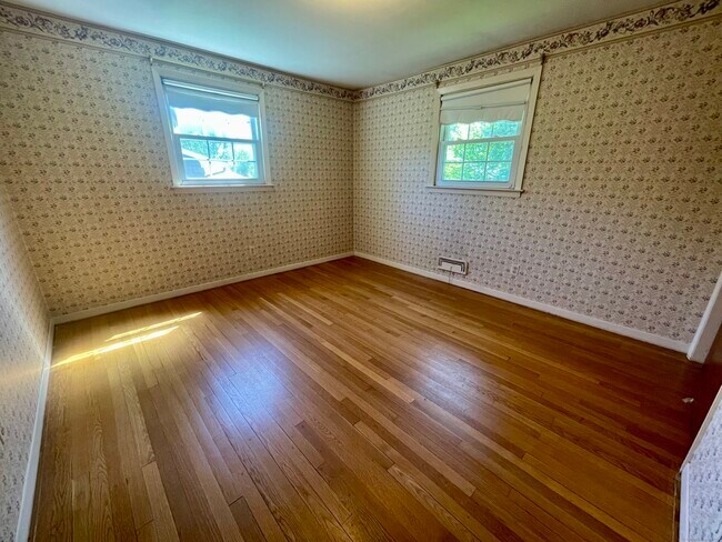 Building Photo - 97 Pepperidge Cir