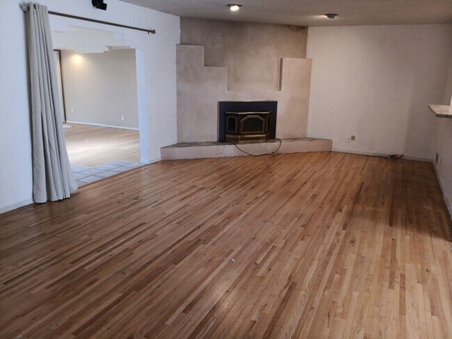 Building Photo - 9825 Robin Ave NE