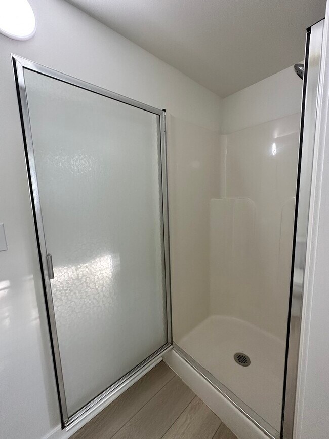 Building Photo - Grandville Condo 3 Bedroom and 2.5 Bathrooms