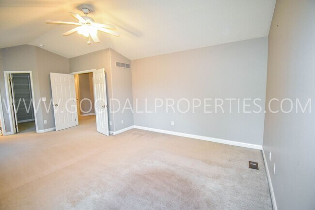 Building Photo - 3 Bedroom Home in West Des Moines