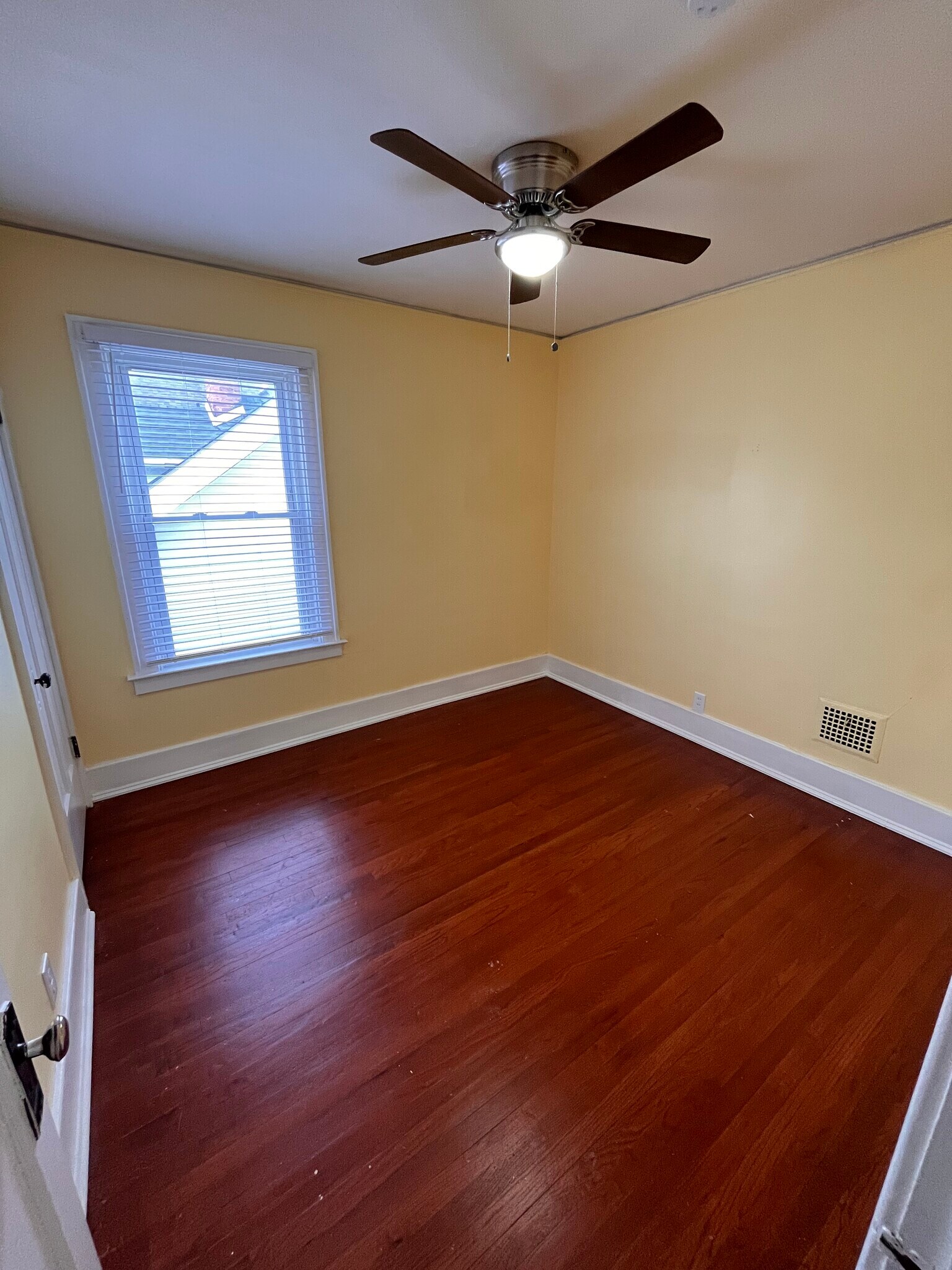 Building Photo - 1333 Beaconsfield Ave