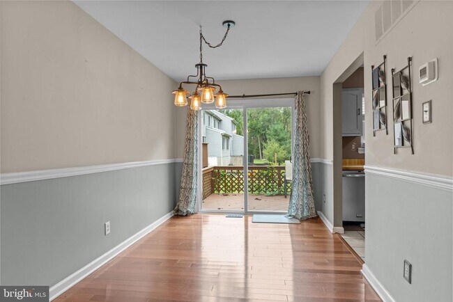 Building Photo - 435 N Mt Vernon Cir