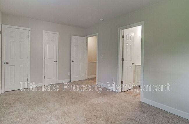 Building Photo - 1705 S 41st St