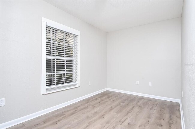 Building Photo - 225 Tracy Way