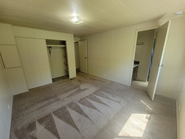 Building Photo - Comfortable Richland Home with Large Yard ...