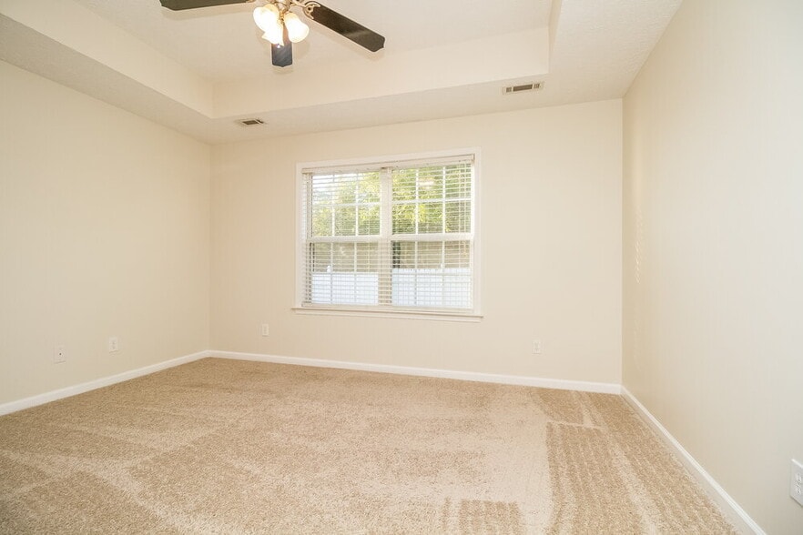 Building Photo - 3155 Hardwood Dr