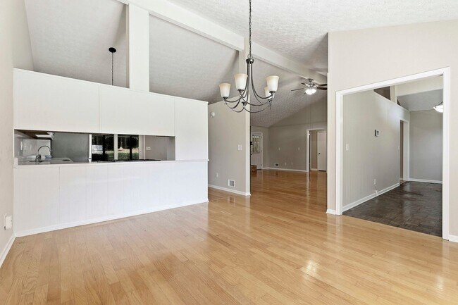 Building Photo - Spacious 3BR Home on Large Lot with Detached Garage in Fayette County