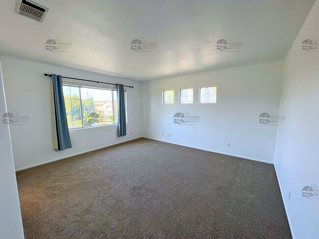 Building Photo - End unit 4 Bedroom House Available Now in ...