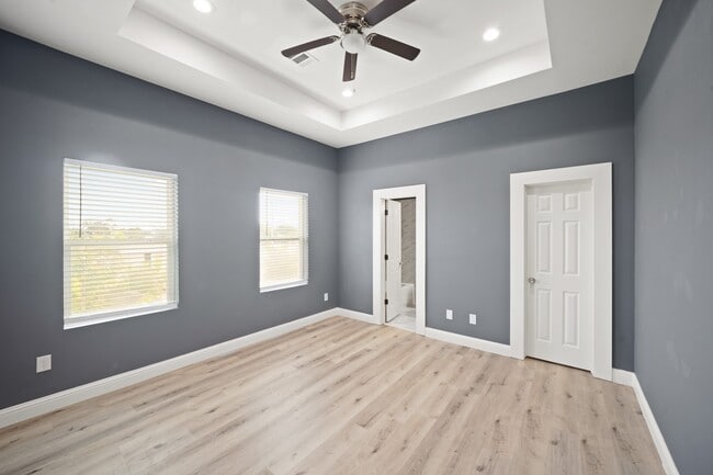 Building Photo - 2110 Oatfield Dr