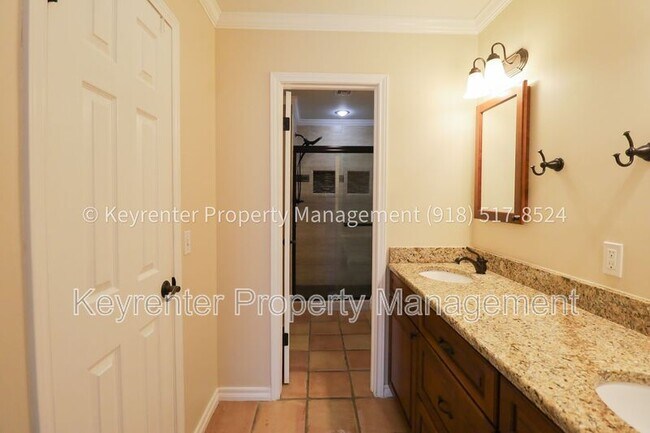 Building Photo - 3702 E 85th Pl