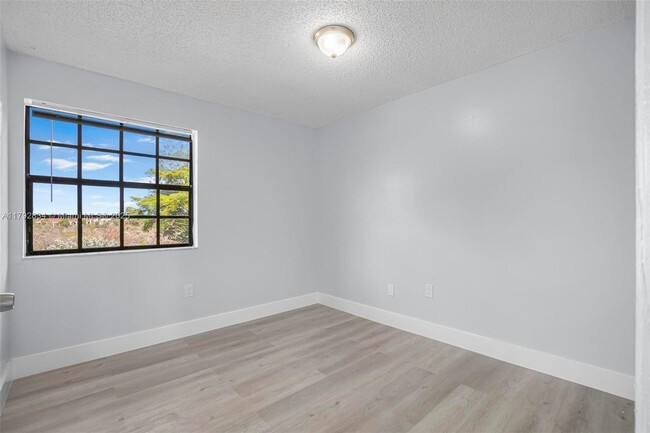 Building Photo - 1500 Jefferson Dr