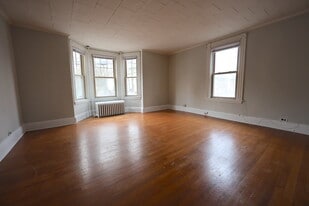 Building Photo - 31 June St