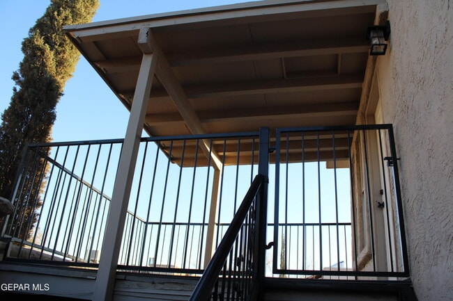 Building Photo - 11100 La Quinta Pl