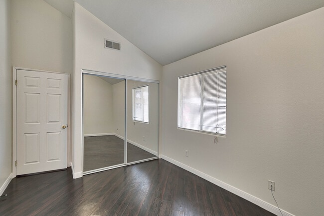 Building Photo - Beautiful 3 Bedroom Sylmar Home