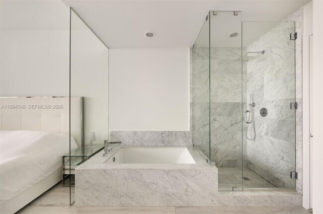 Building Photo - 480 NE 31st St