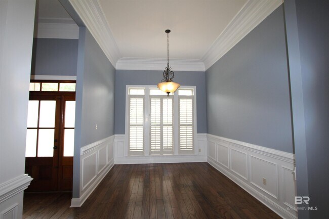 Building Photo - 9948 Sommerset Dr