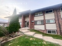 Building Photo - Lower 1 Bedroom Apartment @ Creekside Apar...