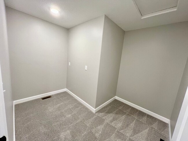 Building Photo - Newly Built 4 Bed/4.5 Bath in Central MHK