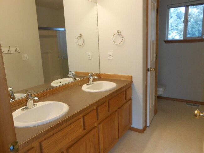 Building Photo - 20946 Lupine Ave