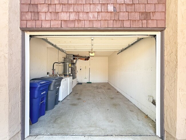 Building Photo - SD: Spacious 3BD/2.5BA Home in Scripps Ranch with Community Pool, Private Balcony & In-Unit Laundry