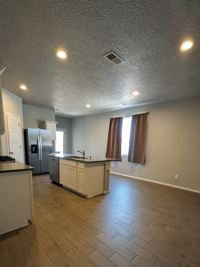 Building Photo - 748 Amatista Lp SE