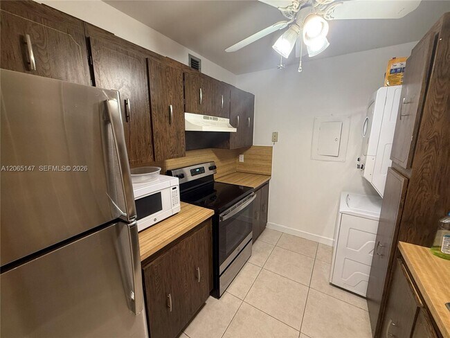 Building Photo - 7995 SW 86th St