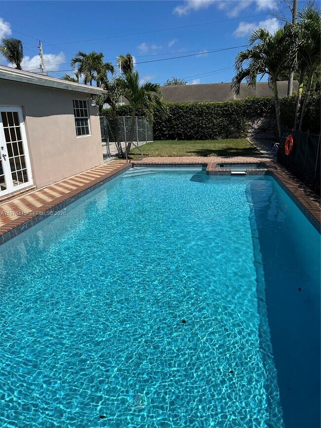 Building Photo - 3101 SW 67th Ave