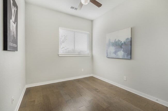 Building Photo - 5871 Rivendell Dr