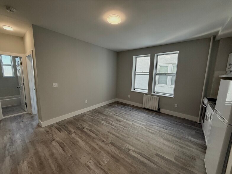 Building Photo - 237 E Broadway