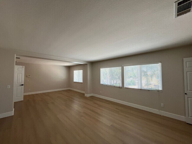 Building Photo - Spacious 5 Bedroom/3 Bath Home in Eastvale.