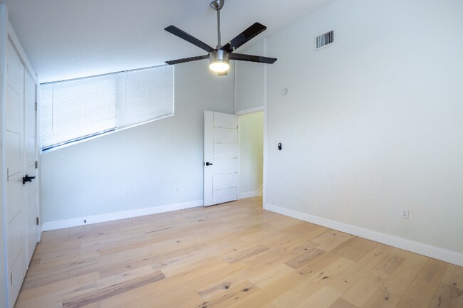 Building Photo - 1509 S Bay Villa Pl