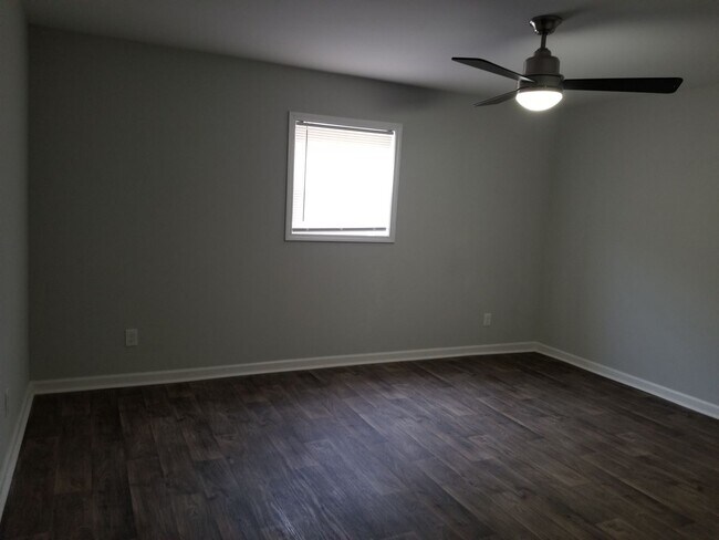Building Photo - 5919 Lone Oak Dr SW