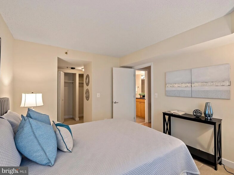 Bedroom - 7500 Woodmont Ave