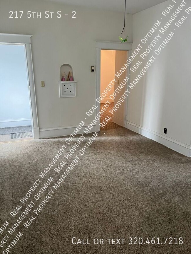 Building Photo - 1 Bedroom 1 Bath Apartment Available April...