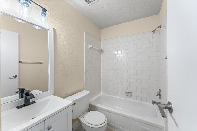 Building Photo - 5204 Beaverbrook Dr