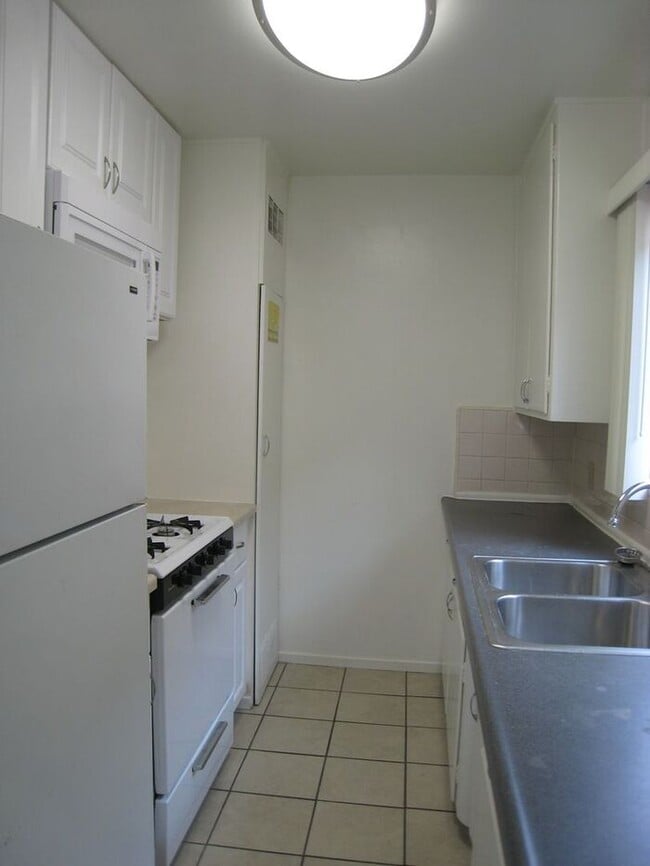 Building Photo - Vintage 1bdr unit in heart of Normal Heights! $500 New Year's Special!!