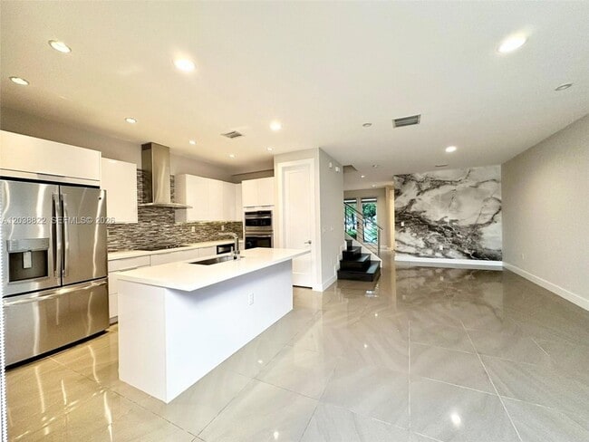 Building Photo - 10560 NW 63rd Terrace