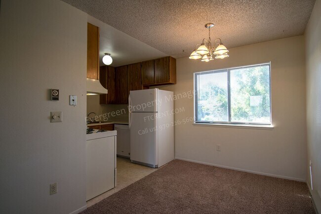 Building Photo - 3950 Manhattan Ave