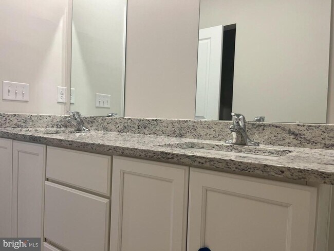 Building Photo - 777 Platinum Dr