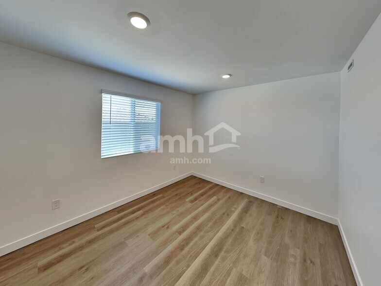 Building Photo - 9699 N Rancho Lozano